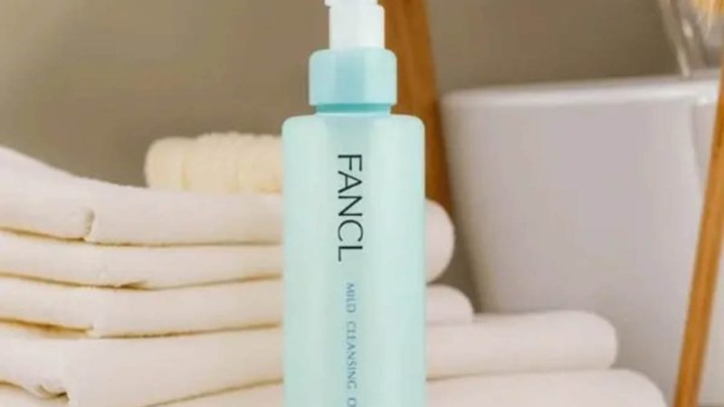 Avez-vous bien démaquillé votre peau ? Ne laissez pas les résidus de maquillage abîmer vos pores.