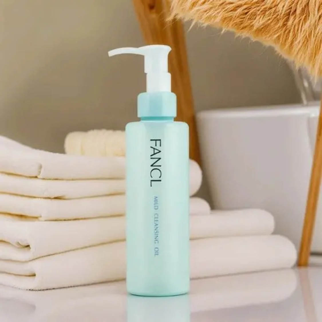 Avez-vous bien démaquillé votre peau ? Ne laissez pas les résidus de maquillage abîmer vos pores.