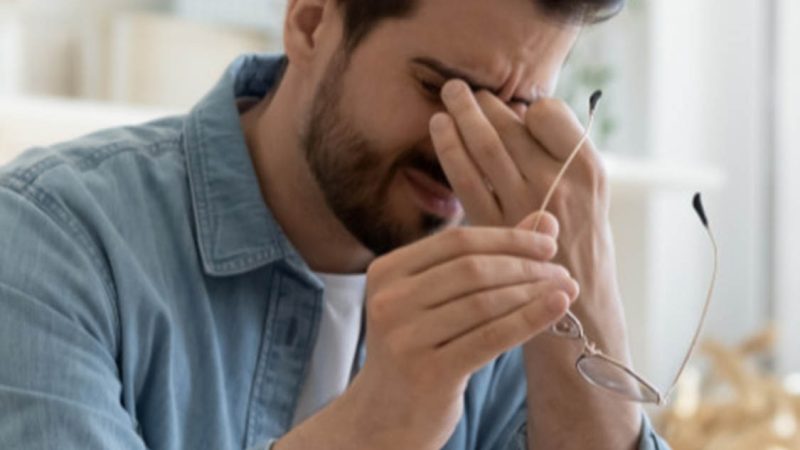 Vos yeux sont-ils secs et irrités ? N’attendez pas qu’ils se mettent en grève pour y prêter attention : Règles quotidiennes pour une santé visuelle complète