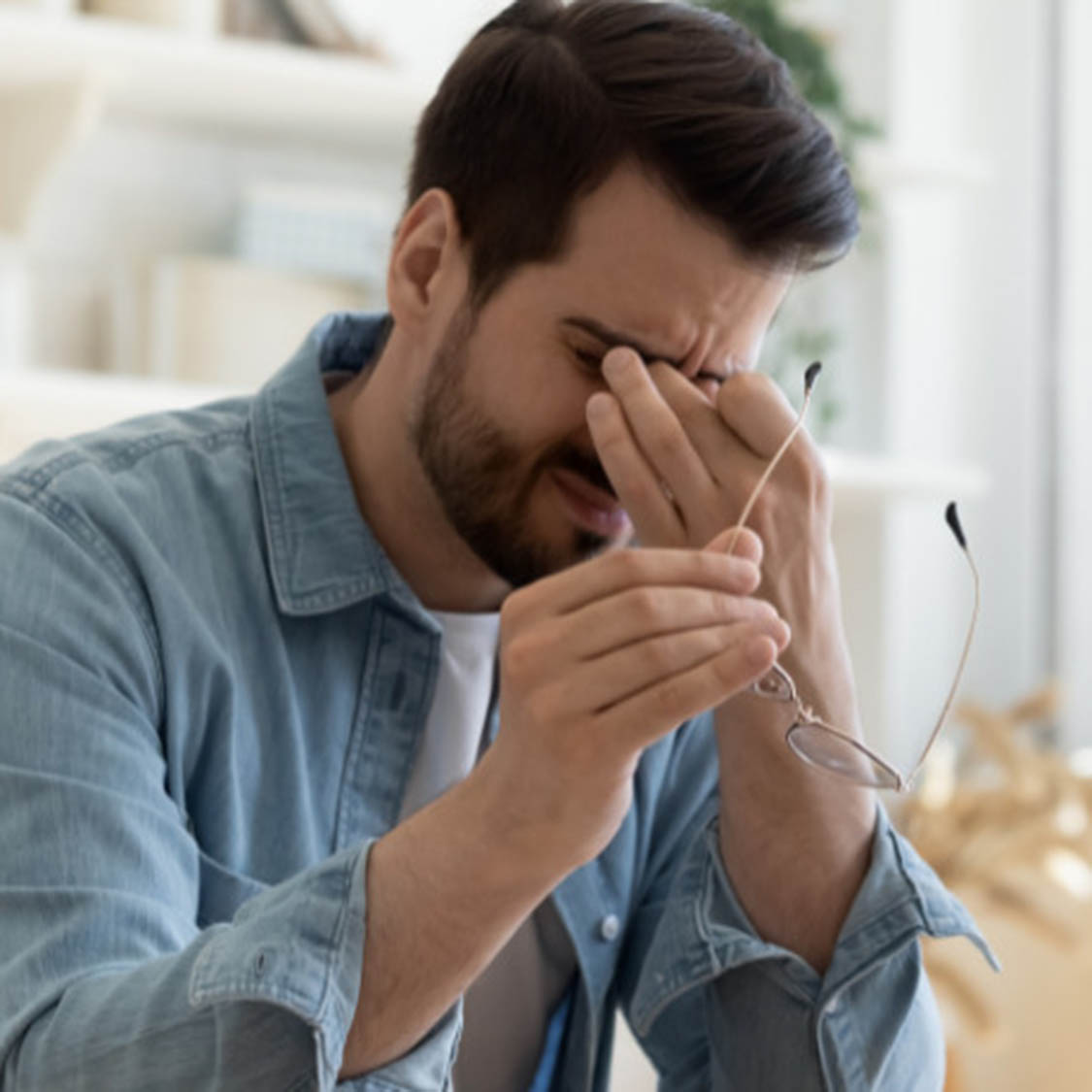 Vos yeux sont-ils secs et irrités ? N’attendez pas qu’ils se mettent en grève pour y prêter attention : Règles quotidiennes pour une santé visuelle complète