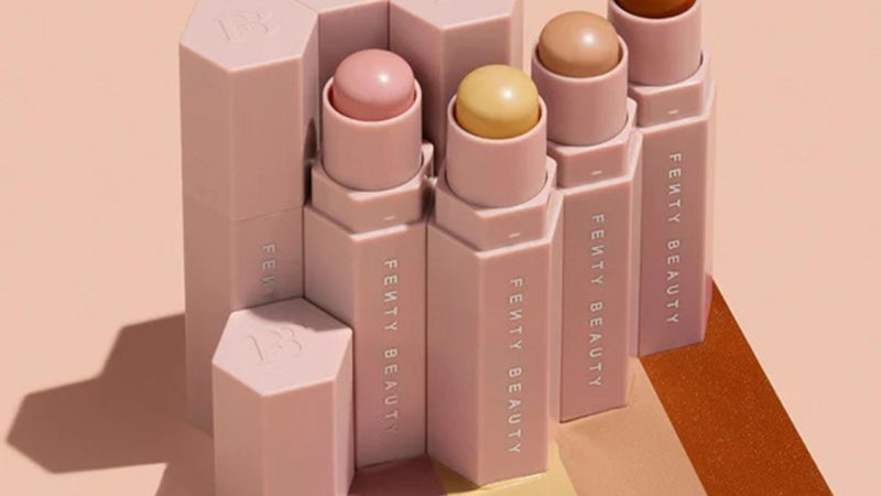 Comment résoudre le problème des traits du visage monotones ? Utiliser le contouring pour créer des nuances subtiles