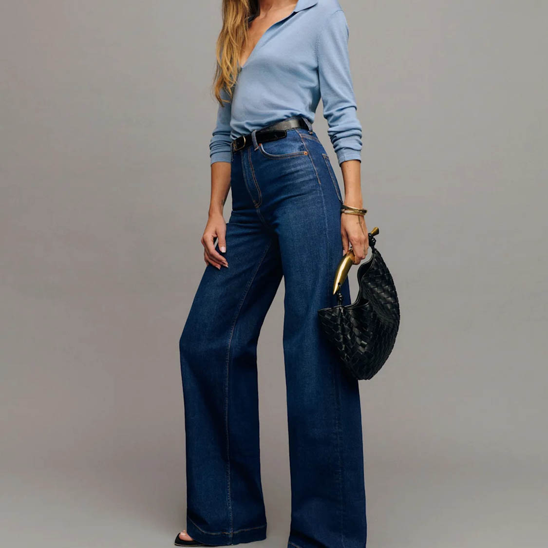 Comment porter un jean skinny taille haute cette année sans se démoder ? Découvrez 5 façons tendance de le porter, des trajets quotidiens aux sorties !